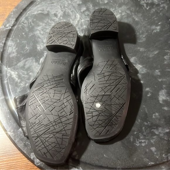 Munro Lee Black Lamb Leather Slide Sandal - Picture 6 of 8